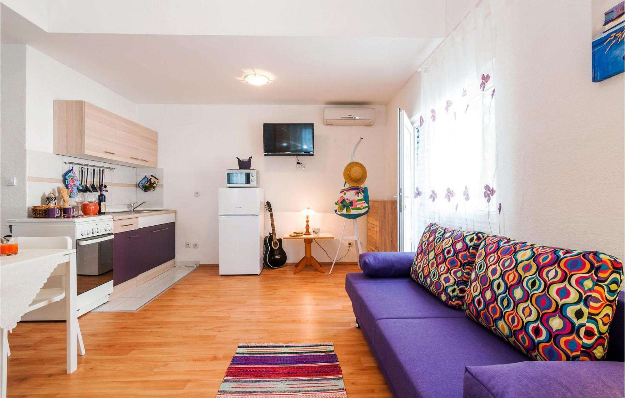 Nice Apartment In Vinjerac With Kitchen Eksteriør bilde
